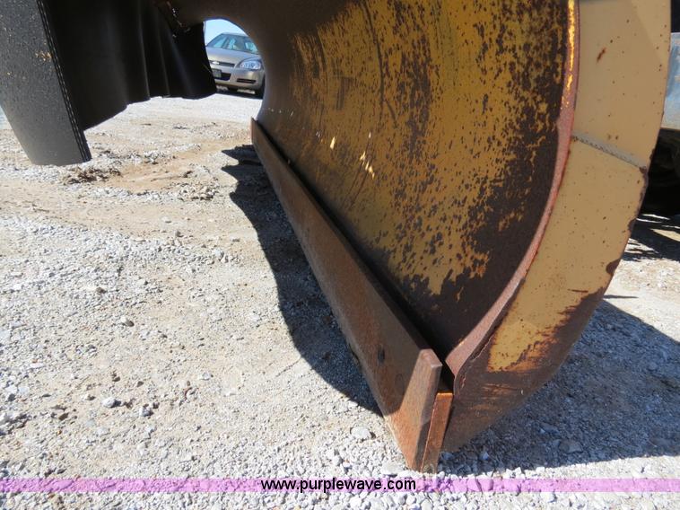 image for item B4640 2000 International 4900 dump truck