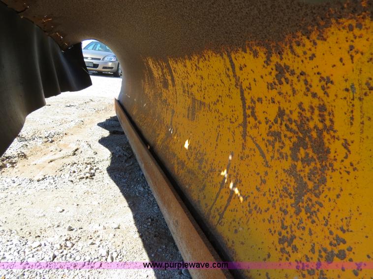 image for item B4640 2000 International 4900 dump truck