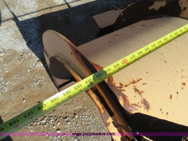 image for item B4640 2000 International 4900 dump truck