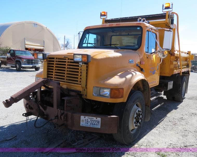 image for item B4641 2000 International 4900 dump truck