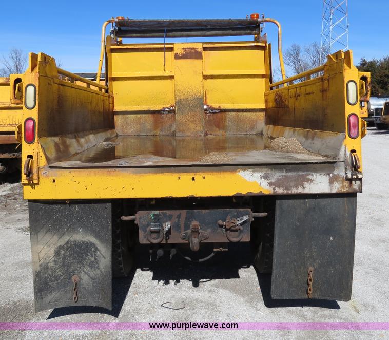 image for item B4641 2000 International 4900 dump truck