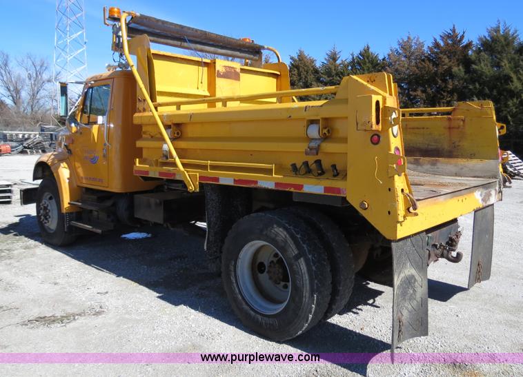 image for item B4641 2000 International 4900 dump truck