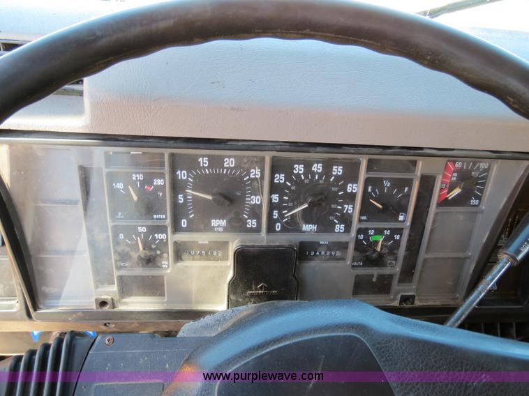 image for item B4641 2000 International 4900 dump truck