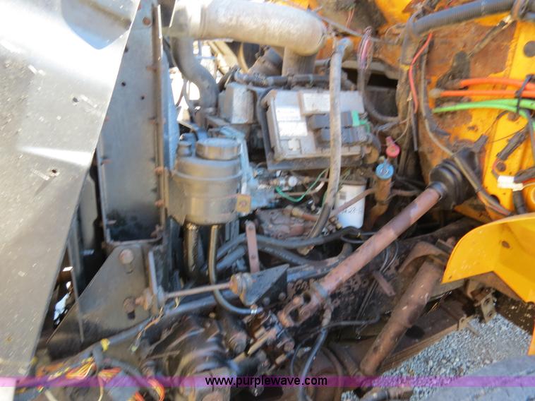 image for item B4641 2000 International 4900 dump truck