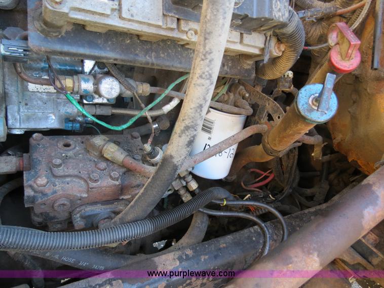 image for item B4641 2000 International 4900 dump truck