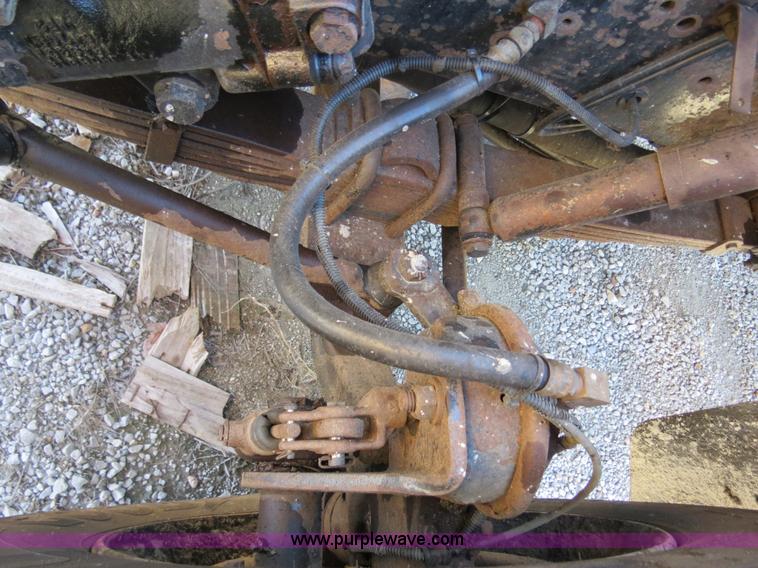 image for item B4641 2000 International 4900 dump truck