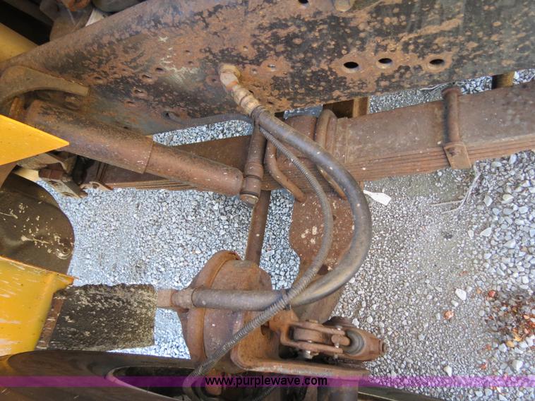 image for item B4641 2000 International 4900 dump truck