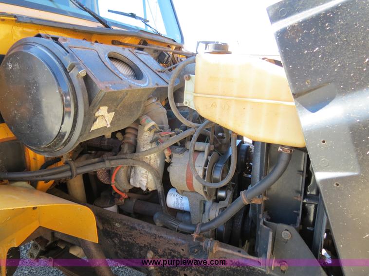 image for item B4641 2000 International 4900 dump truck