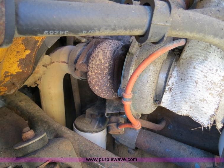 image for item B4641 2000 International 4900 dump truck