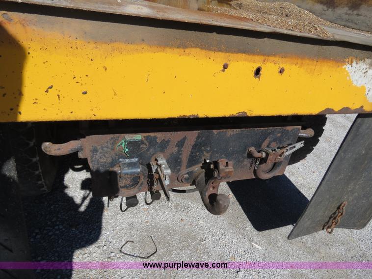 image for item B4641 2000 International 4900 dump truck