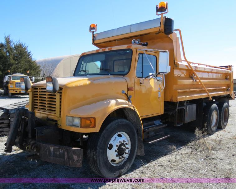 image for item B4642 1999 International 4900 dump truck