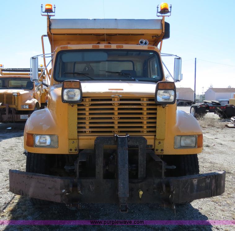 image for item B4642 1999 International 4900 dump truck