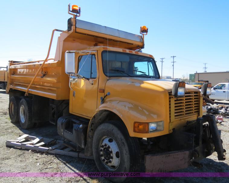image for item B4642 1999 International 4900 dump truck