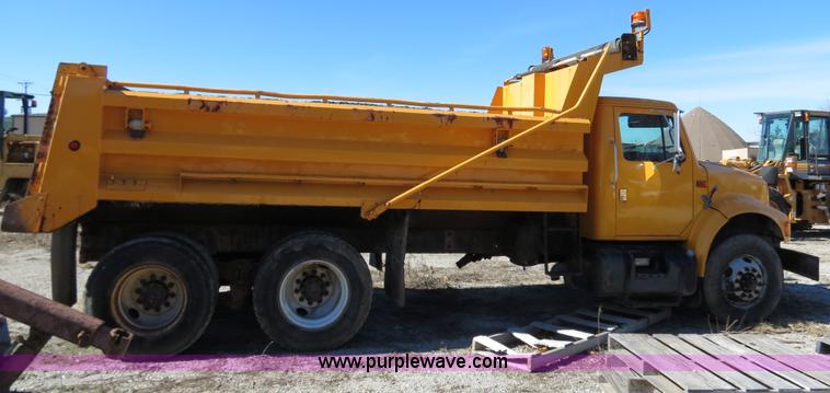 image for item B4642 1999 International 4900 dump truck