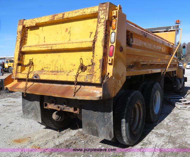 image for item B4642 1999 International 4900 dump truck