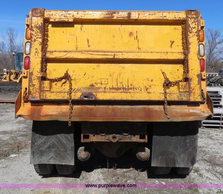 image for item B4642 1999 International 4900 dump truck