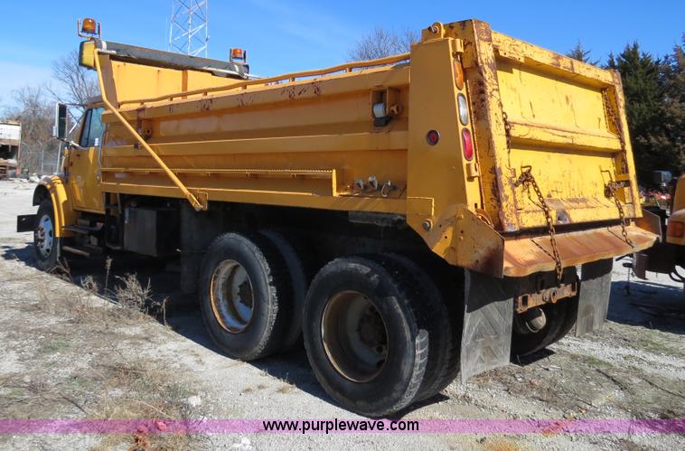 image for item B4642 1999 International 4900 dump truck