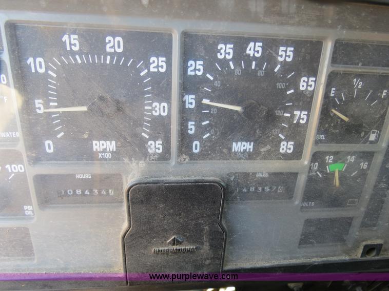 image for item B4642 1999 International 4900 dump truck