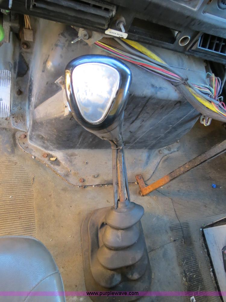 image for item B4642 1999 International 4900 dump truck