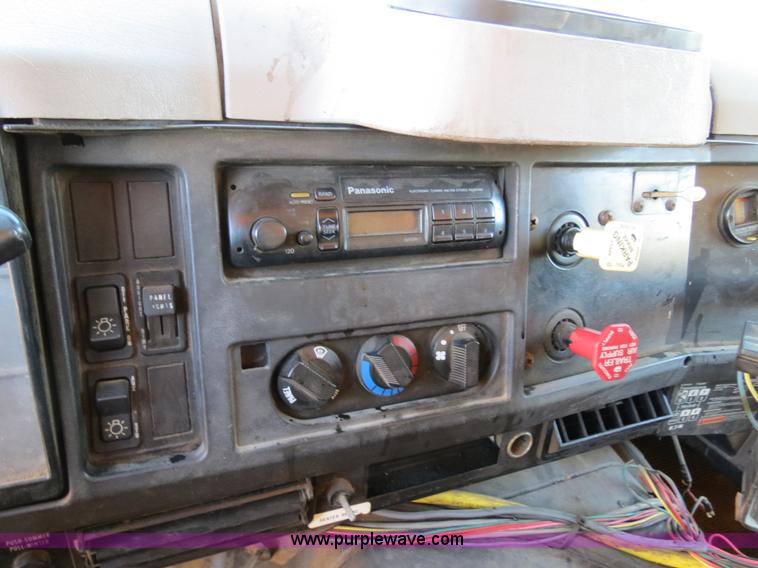 image for item B4642 1999 International 4900 dump truck