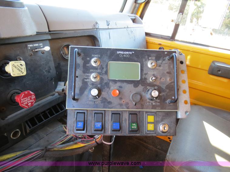 image for item B4642 1999 International 4900 dump truck