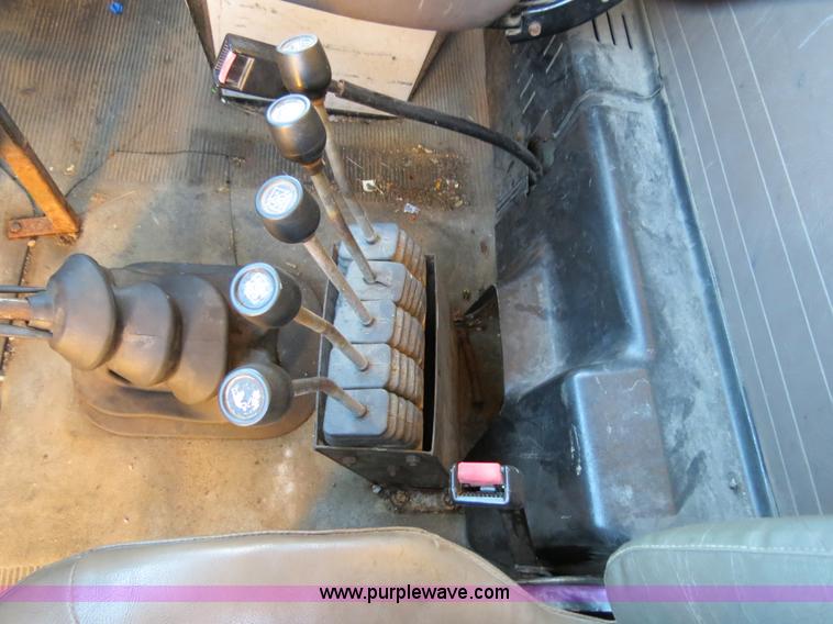 image for item B4642 1999 International 4900 dump truck