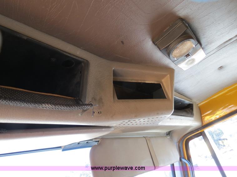 image for item B4642 1999 International 4900 dump truck