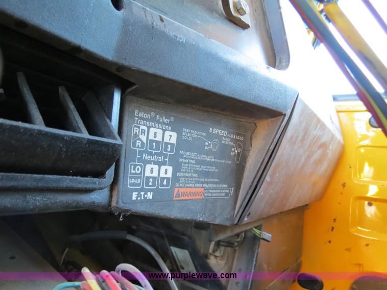 image for item B4642 1999 International 4900 dump truck