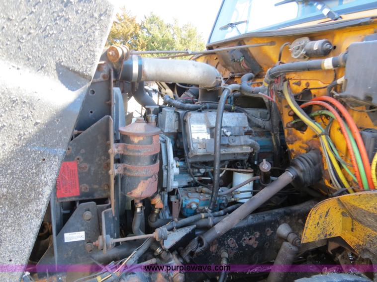 image for item B4642 1999 International 4900 dump truck