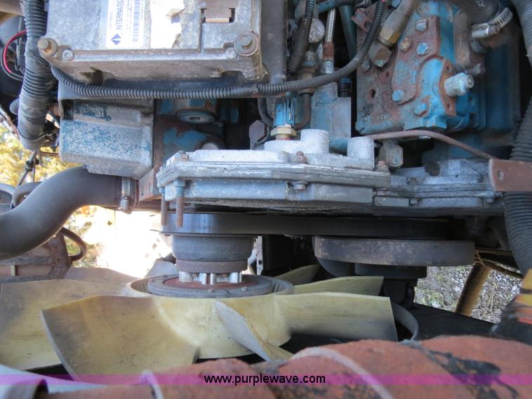 image for item B4642 1999 International 4900 dump truck