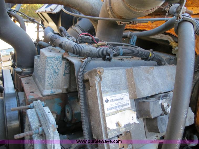 image for item B4642 1999 International 4900 dump truck