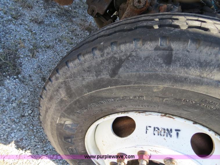 image for item B4642 1999 International 4900 dump truck