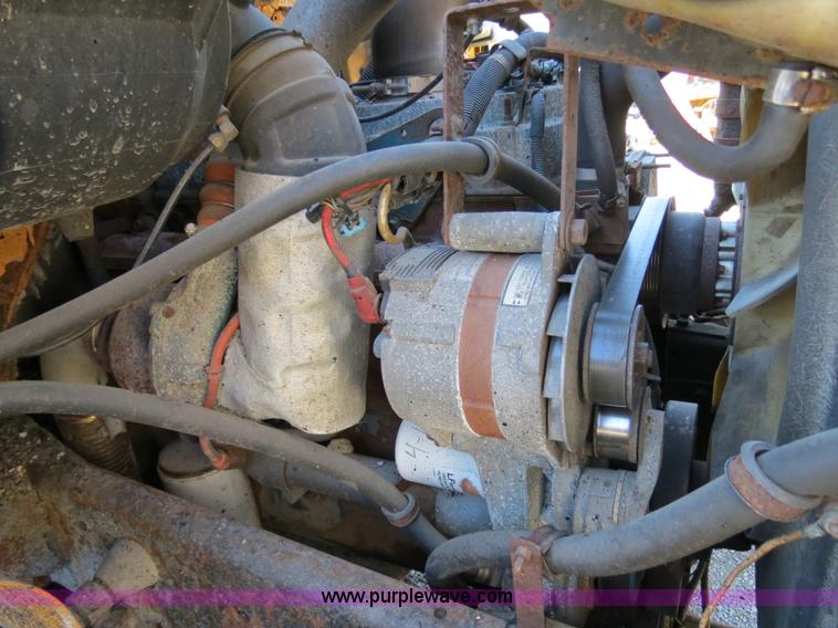 image for item B4642 1999 International 4900 dump truck