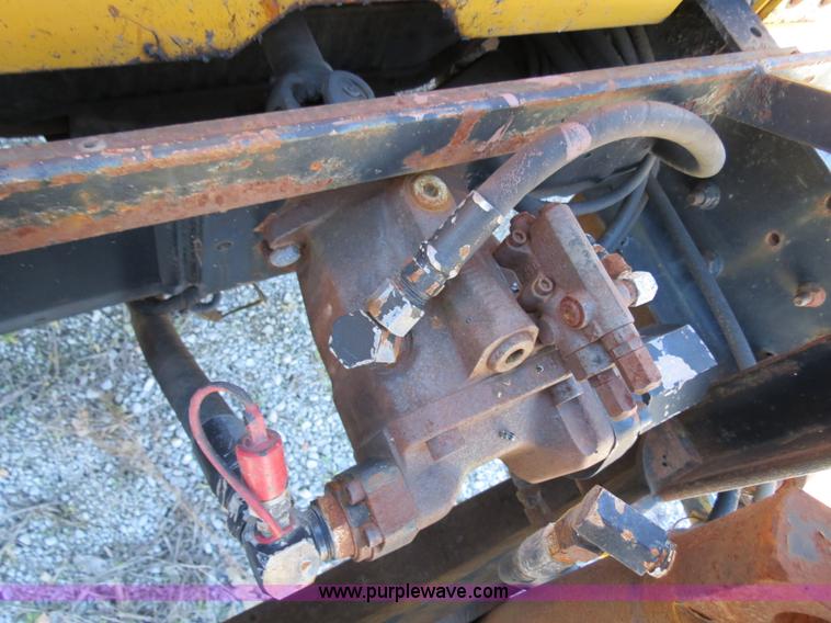 image for item B4642 1999 International 4900 dump truck