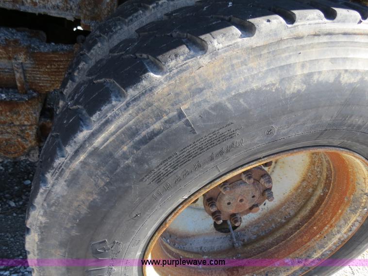 image for item B4642 1999 International 4900 dump truck