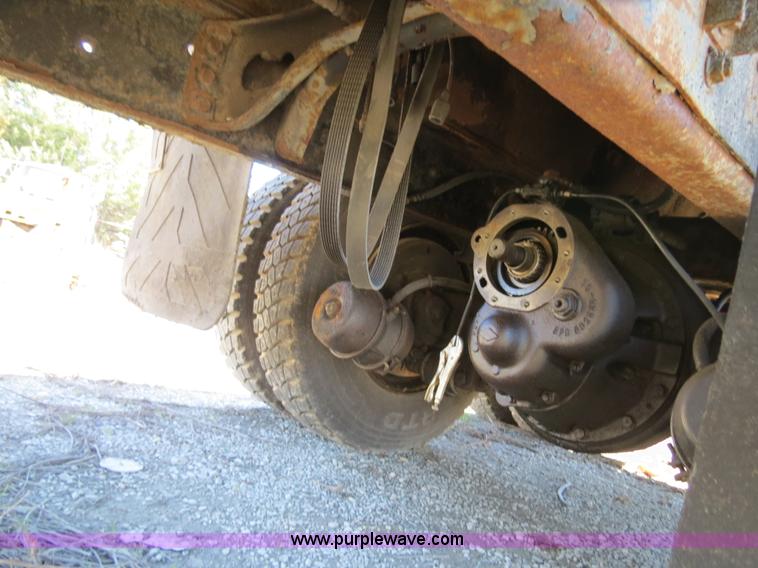 image for item B4642 1999 International 4900 dump truck