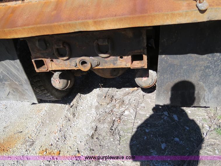 image for item B4642 1999 International 4900 dump truck