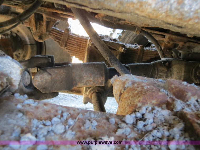 image for item B4642 1999 International 4900 dump truck