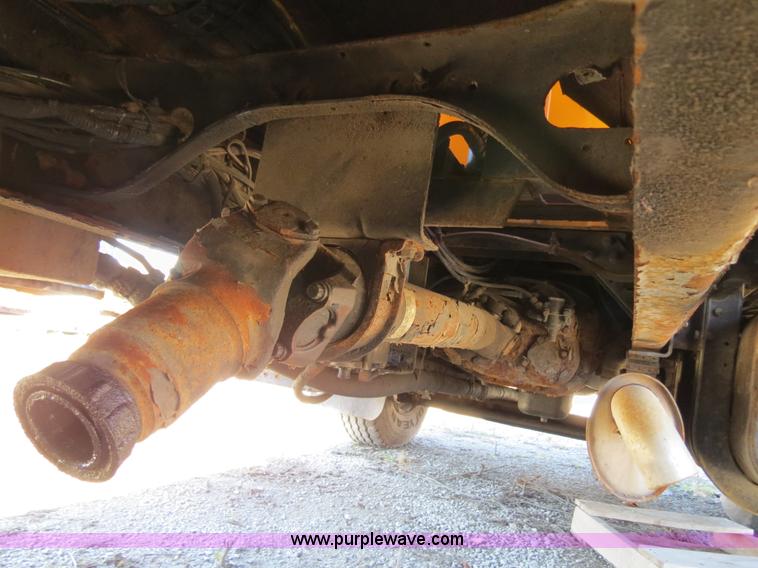 image for item B4642 1999 International 4900 dump truck