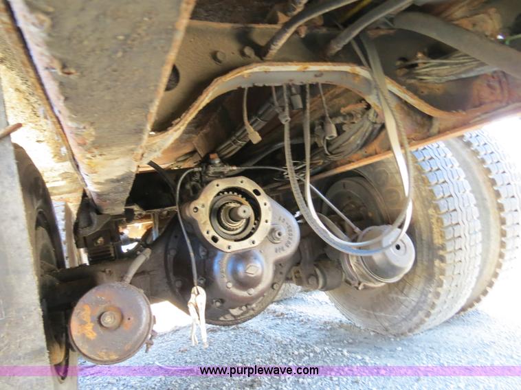 image for item B4642 1999 International 4900 dump truck