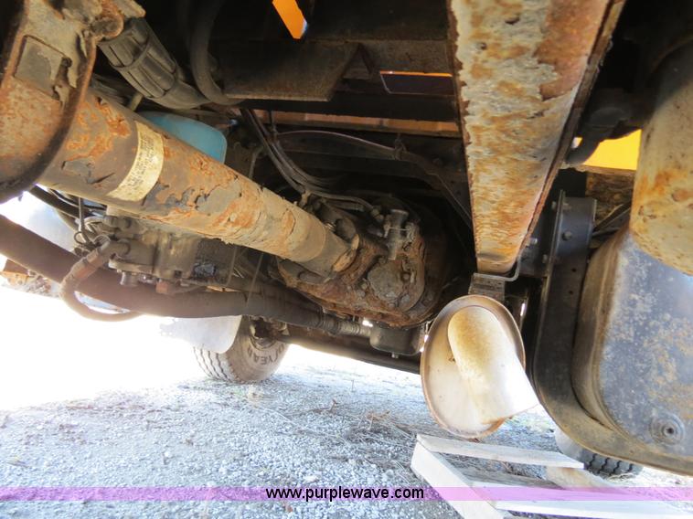 image for item B4642 1999 International 4900 dump truck