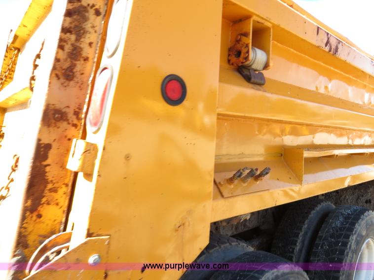 image for item B4642 1999 International 4900 dump truck