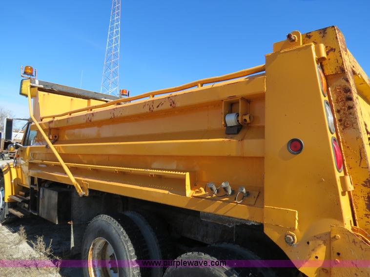image for item B4642 1999 International 4900 dump truck