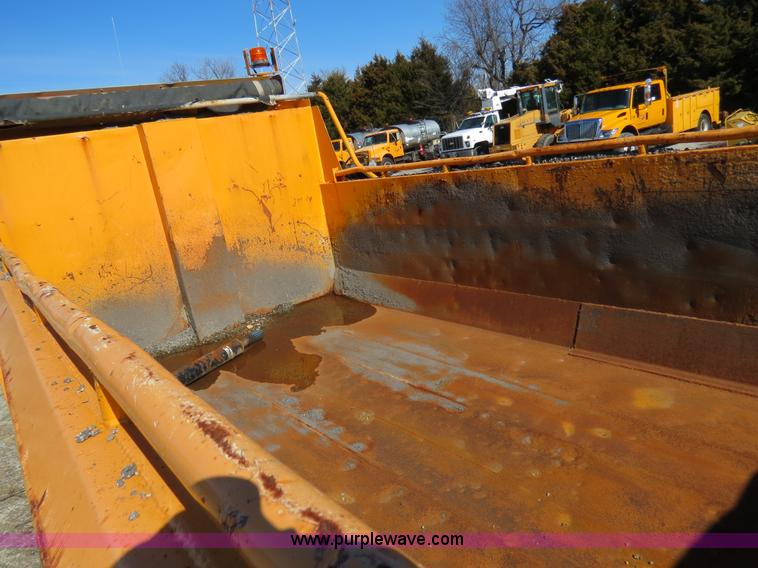image for item B4642 1999 International 4900 dump truck