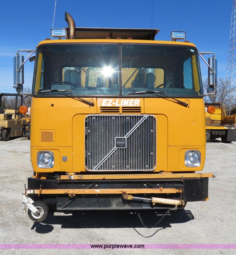 image for item B4643 1997 Volvo WX64 Ezliner paint striper truck