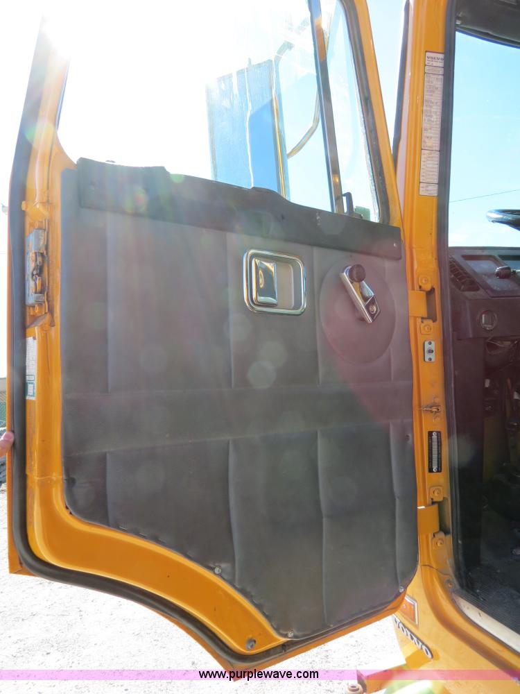 image for item B4643 1997 Volvo WX64 Ezliner paint striper truck