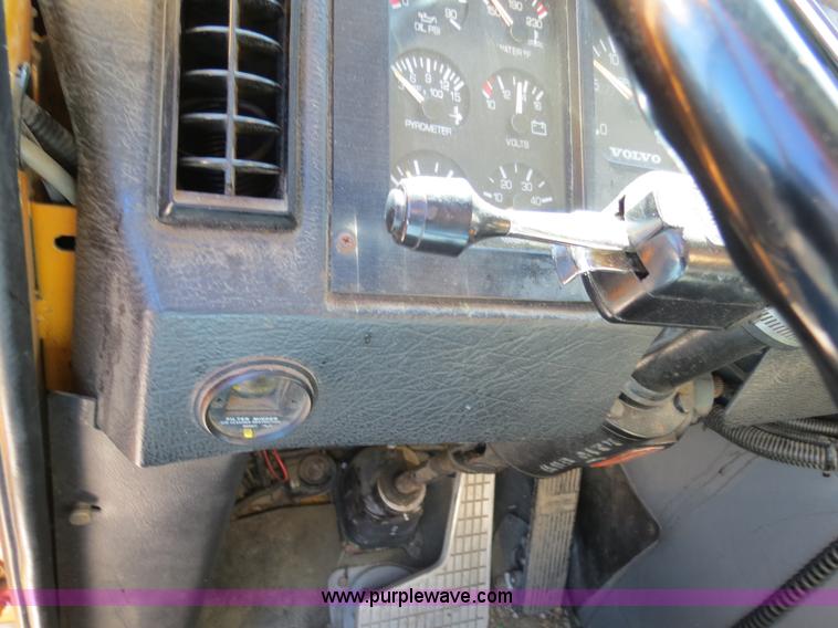 image for item B4643 1997 Volvo WX64 Ezliner paint striper truck