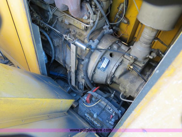 image for item B4643 1997 Volvo WX64 Ezliner paint striper truck