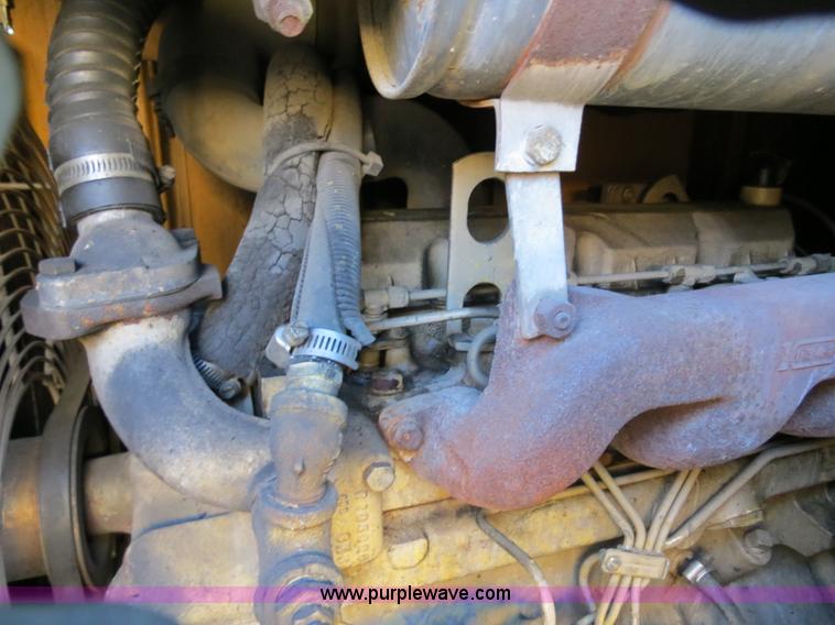 image for item B4643 1997 Volvo WX64 Ezliner paint striper truck