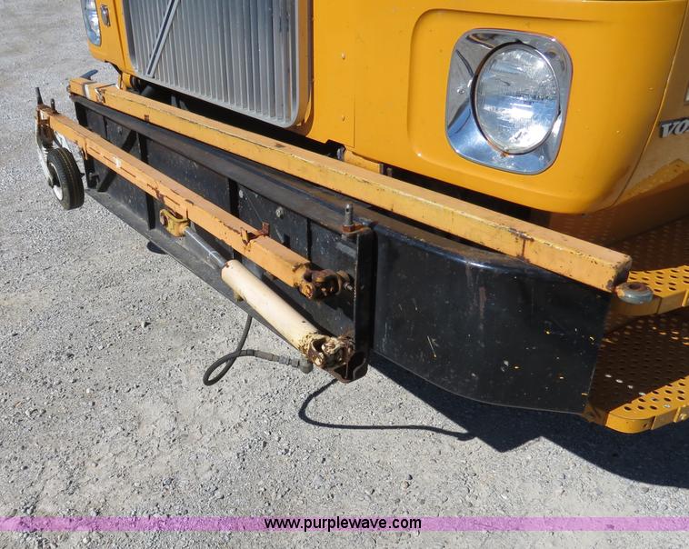 image for item B4643 1997 Volvo WX64 Ezliner paint striper truck